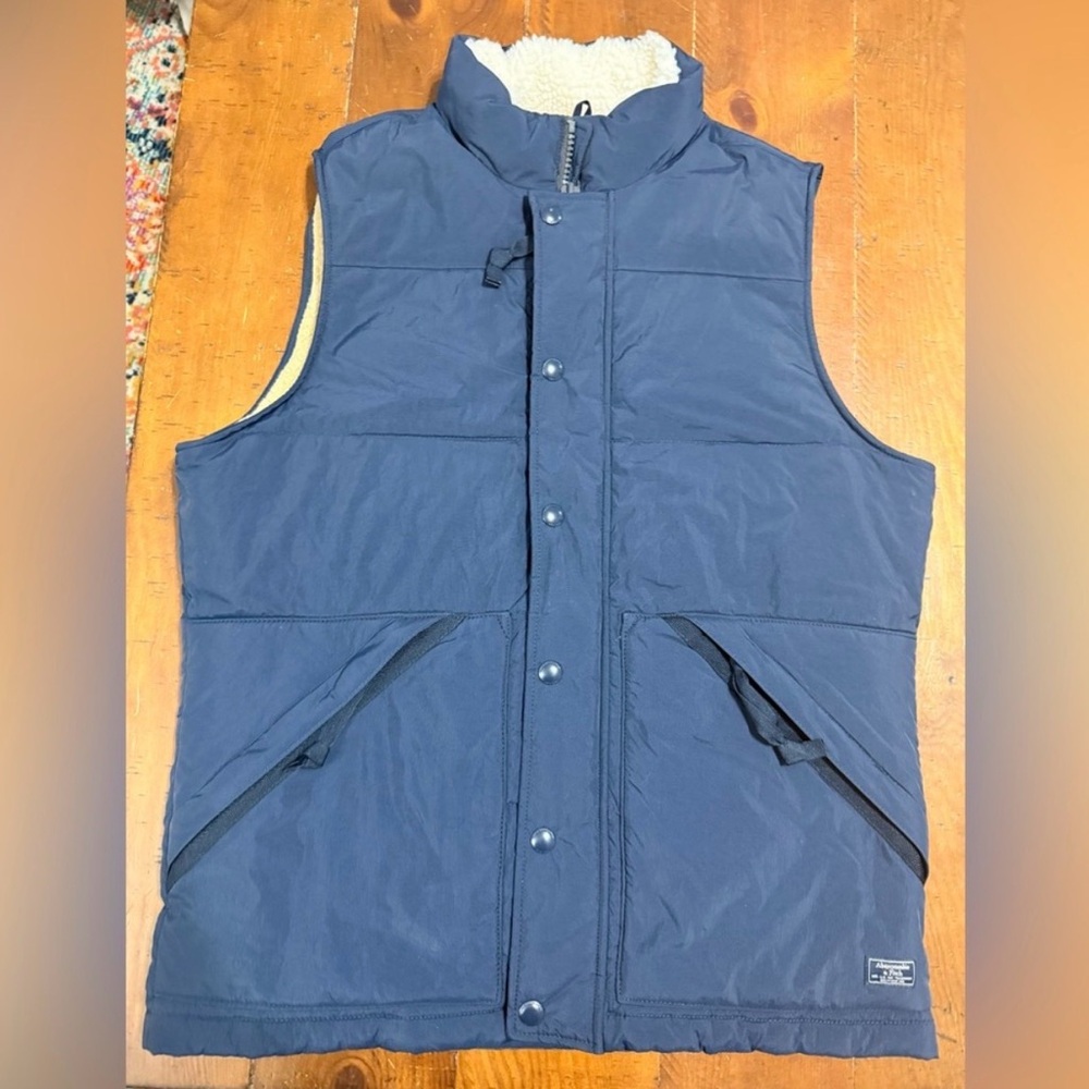 Abercrombie & Fitch Navy Quilted Sherpa-Lined Vest